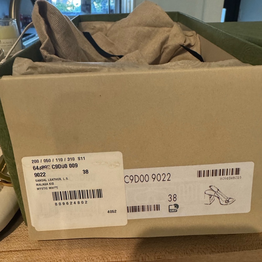 Gucci Women's Off White Leather Heels - Picture 5 of 7